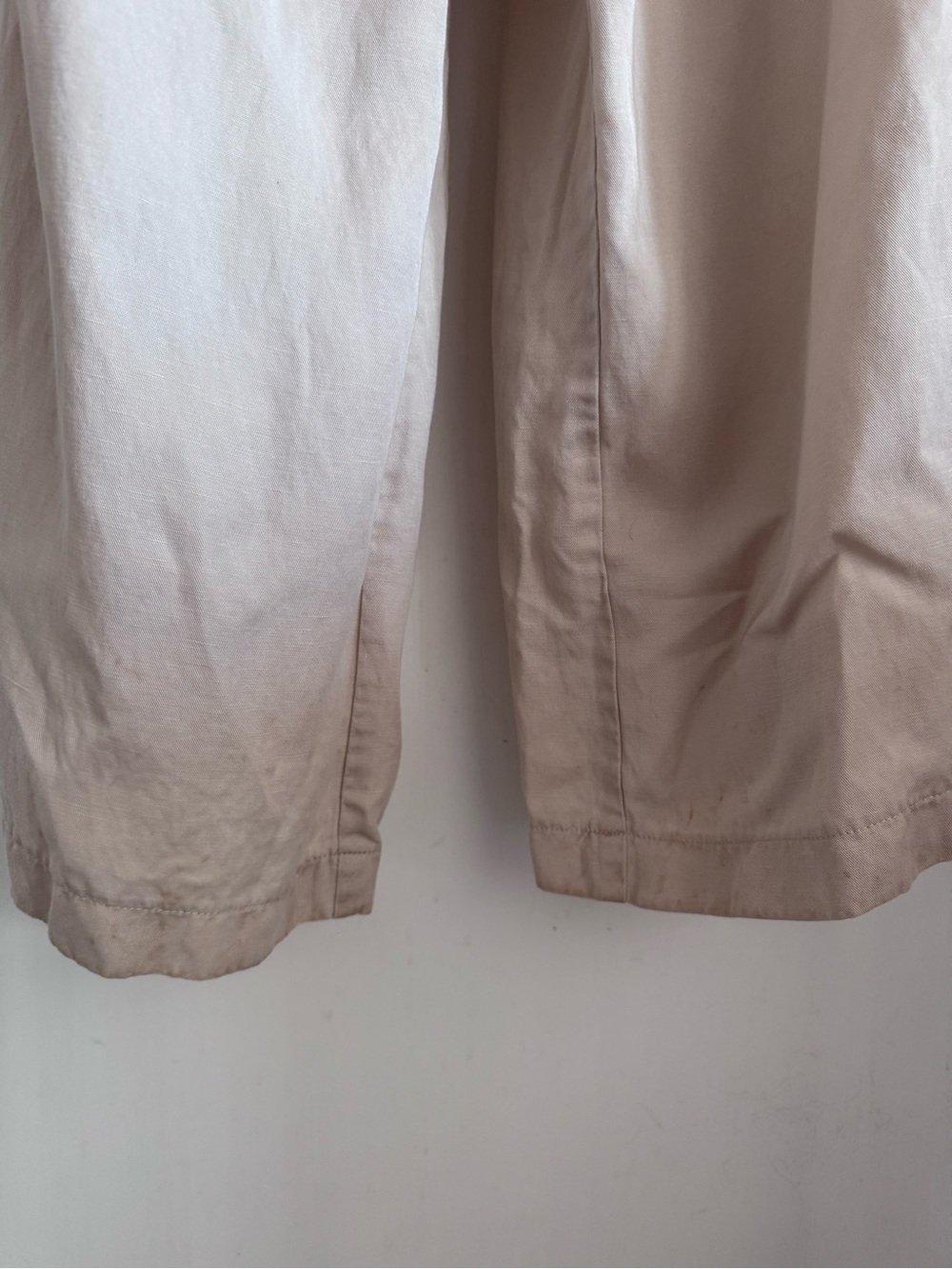 Astr The Label Cream Sleeveless V-Neck Cropped Vest with Wide-Leg Pants - Picture 8 of 15